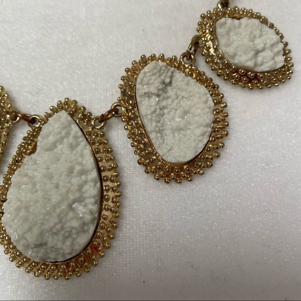 Jane Stone Textured Statement Necklace - Picture 7 of 13